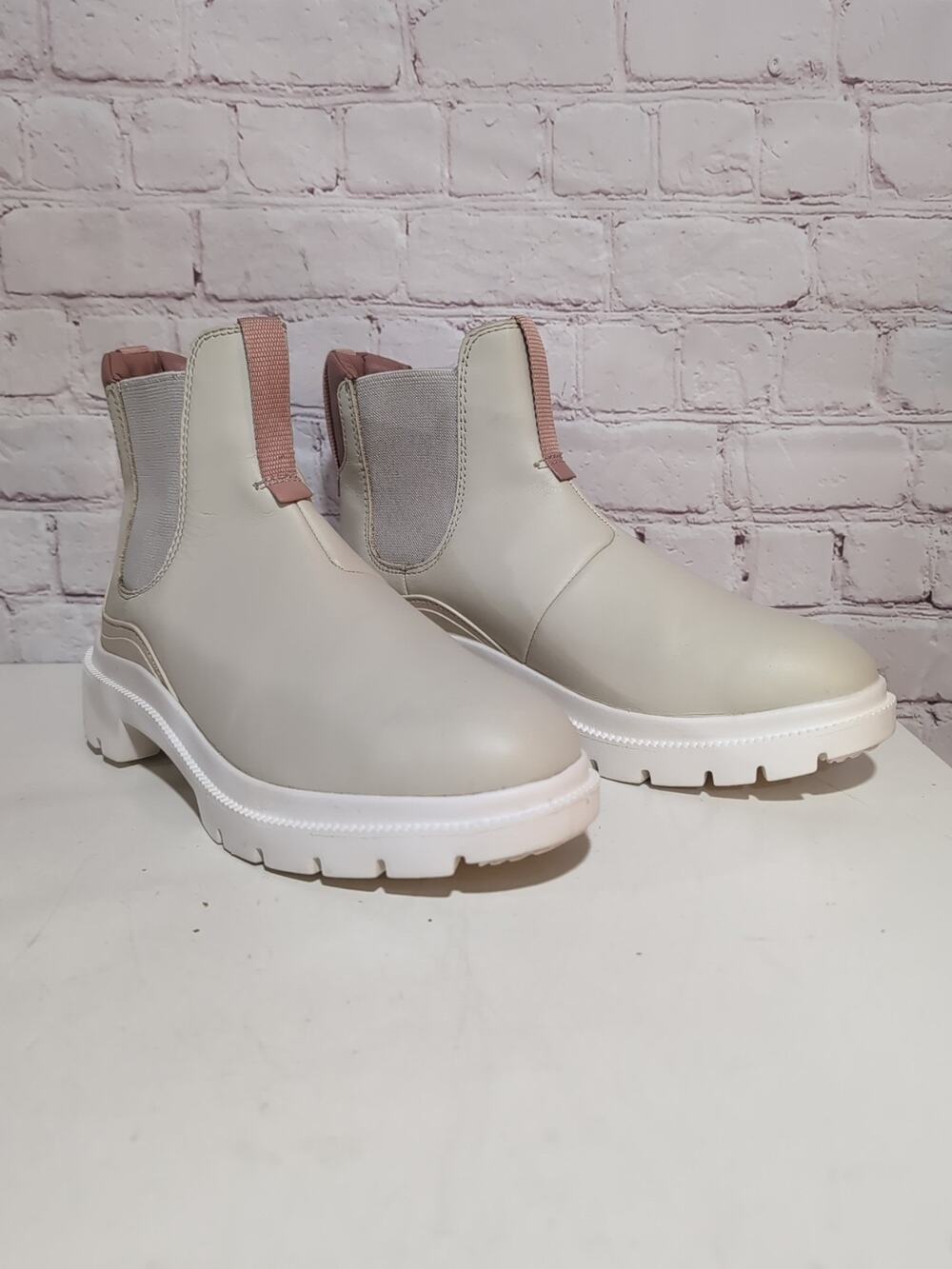 Olukai Hehi Boots Bone Sz 7.5 Lug Sole Chelsea Leather Women’s Size 38 EU